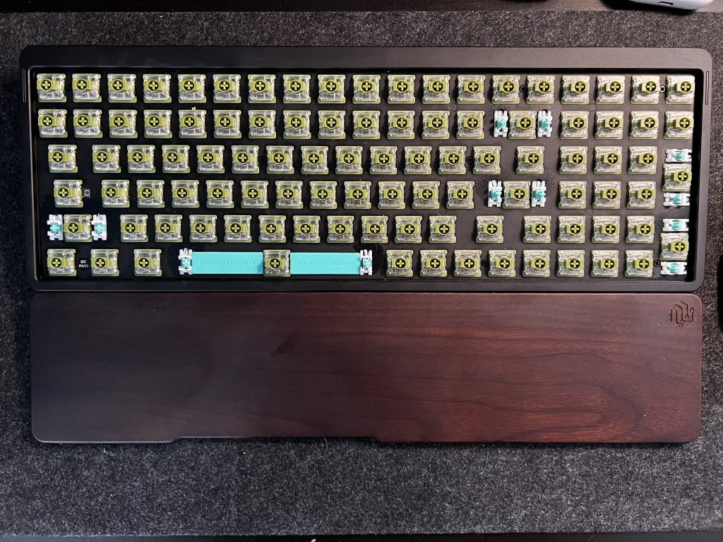 The keyboard without keycaps to see the spacebar silicone and the stabilizers