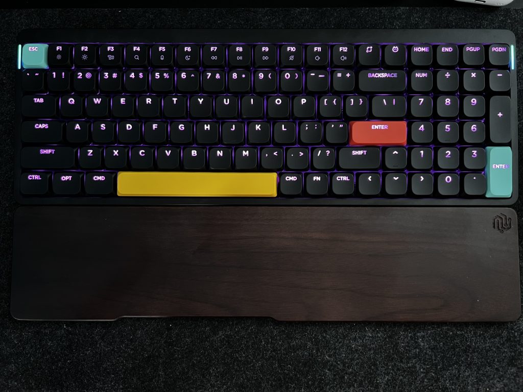Shine through keycaps in the dark with backlight on
