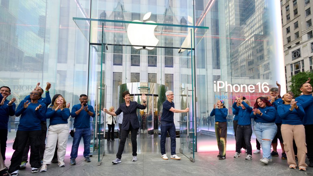 A photo of Tim Cook and Deirdre O'Brien opening the 5th Avenue Apple Store on the launch day of the iPhone 16s